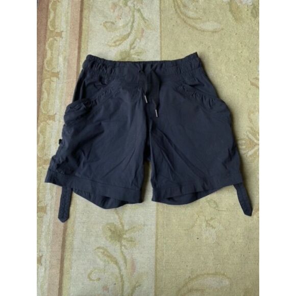 EUC Lululemon Black Cargo Safari Dance Studio Shorts 6 - Picture 2 of 4